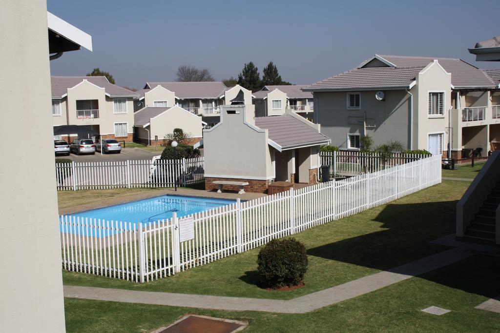 African Eagle Apartments Witfield Exterior photo